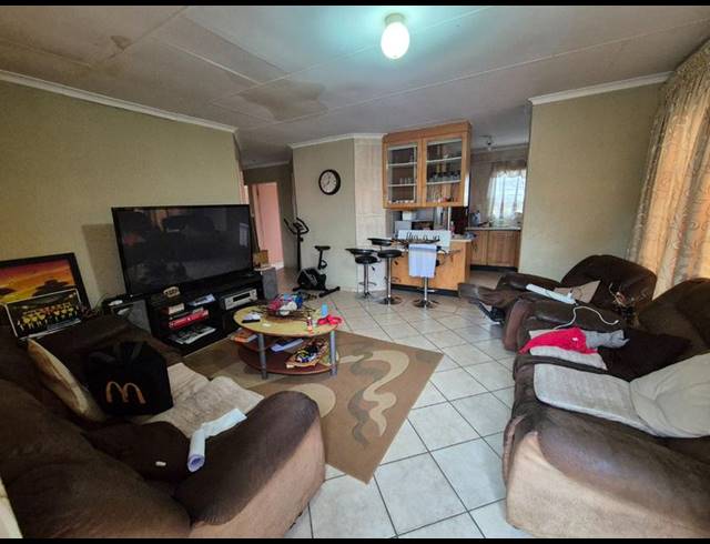 3 BEDROOM HOUSE FOR SALE IN THE ORCHARDS